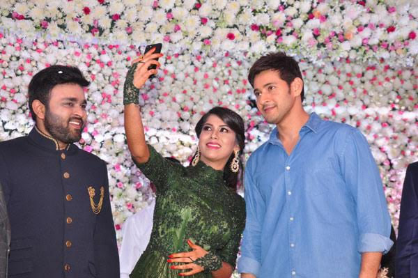 thalasani srinivas yadav,srinivas yadav daughter engagement function,mahesh babu,pawan kalyan  మొగుడ్ని పక్కనెట్టి మహేష్ తో సెల్ఫీ..!